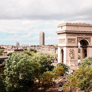 Отель Grand Champs-elysees *****